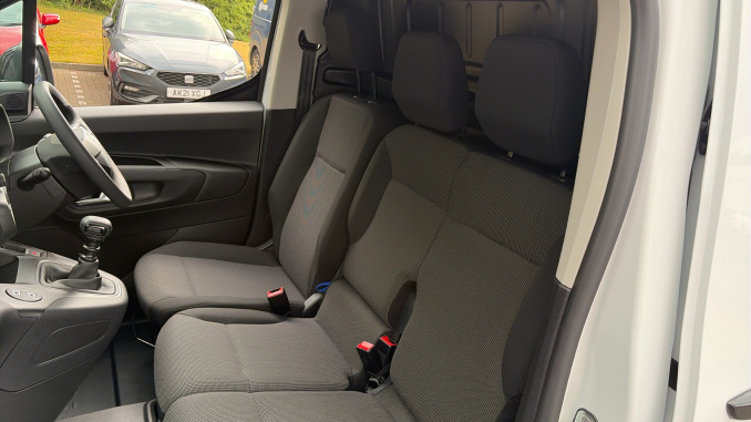 Vauxhall Combo Cargo Combo Diesel 1.5 Turbo D 100ps Prime Plus H1 Van - Image 13